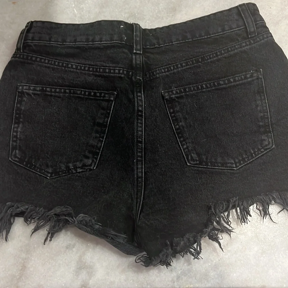 Zara black jean shorts frayed mid rise - Picture 3 of 4